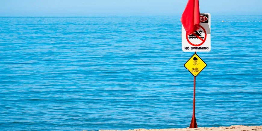 Advarselsskilt på en strand i Australia