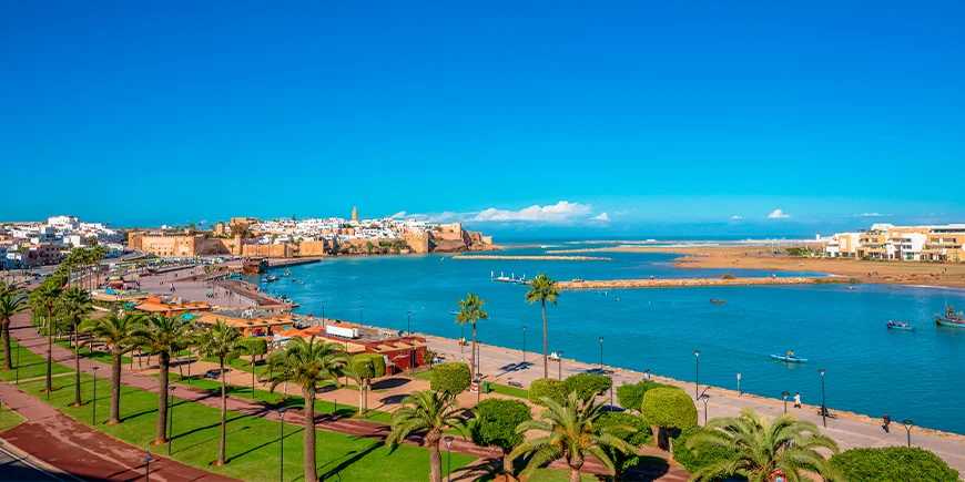 Solskinnsdag ved havnen i Rabat, Marokko