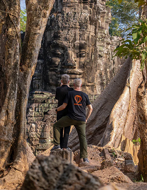 På oppdagelsesferd i tempelkomplekset Angkor Wat i Kambodsja