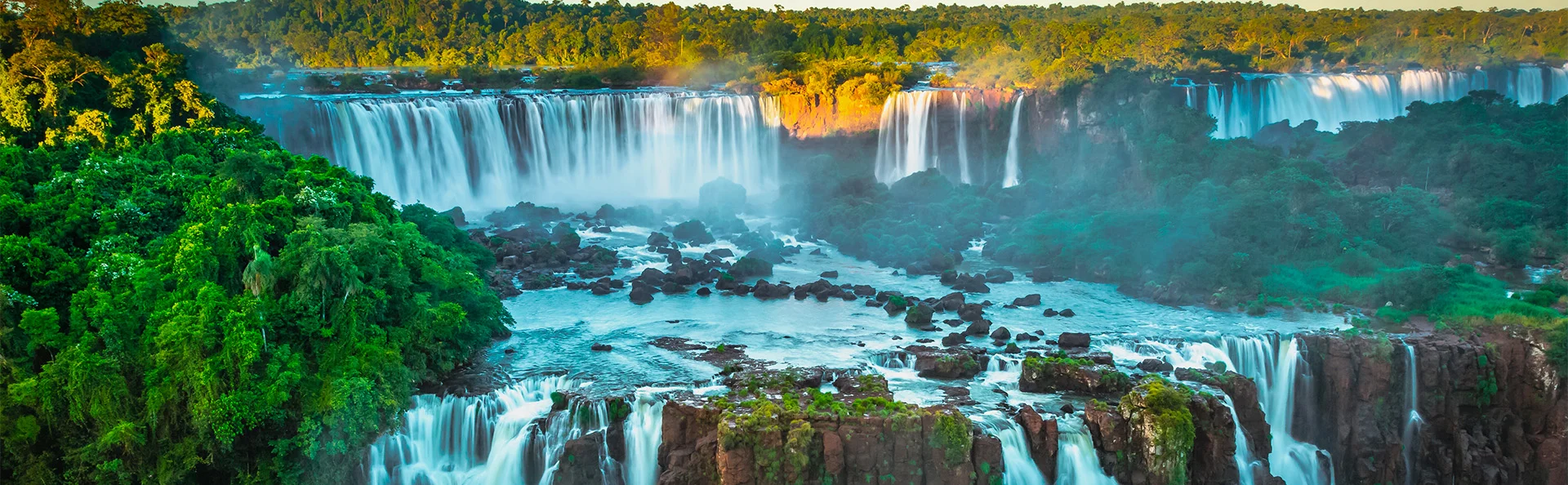 Iguazú-fossene sett fra den argentinske siden