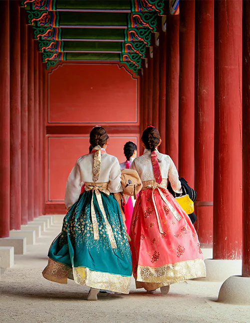 Jenter i hanbok-kjoler i Seoul, Sør-Korea