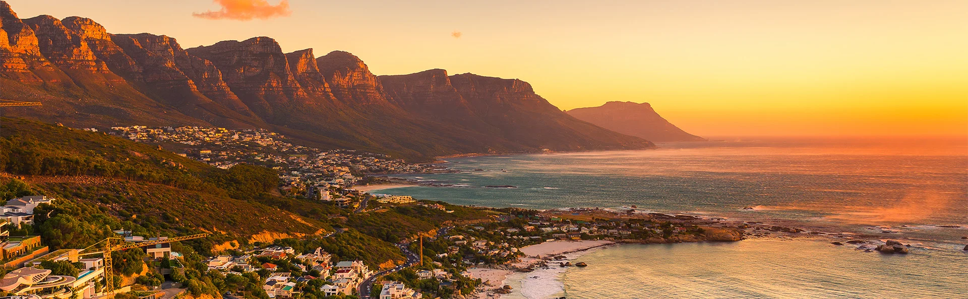 Kystlandskap ved Cape Town i Sør-Afrika ved solnedgang