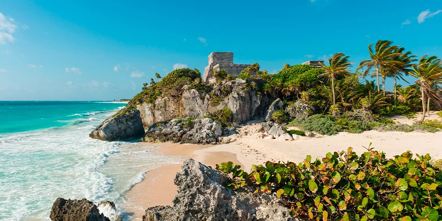 Strender og maya-ruiner i Tulum, Mexico