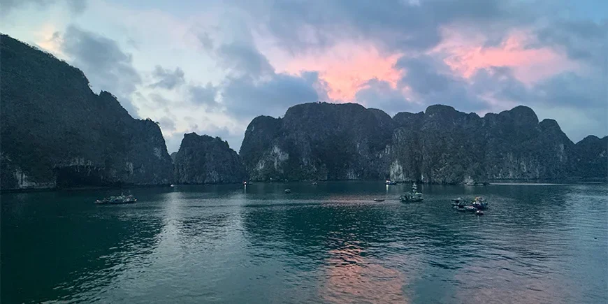 Solnedgang over Ha Long-bukten