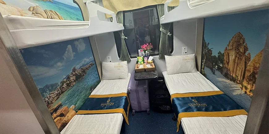 Hyggelig kupé på nattoget fra Hanoi til Hué