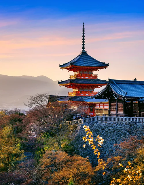Solnedgang over Kiyomizu-tempelet i Kyoto, Japan