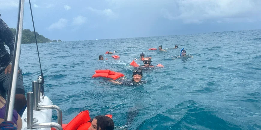 Meike snorkler i Drake Bay i Costa Rica