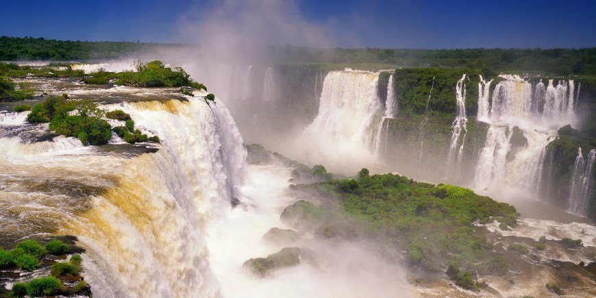Panoramautsikt over det flotte Iguazu-vannfallet, Argentina 