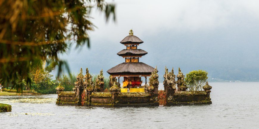 Ulun Danu Beratan-tempelet ved Bratan-sjøen på Bali 