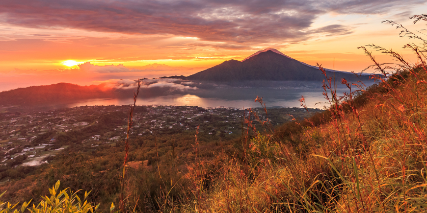 Balinesisk soloppgang på Mount Batur