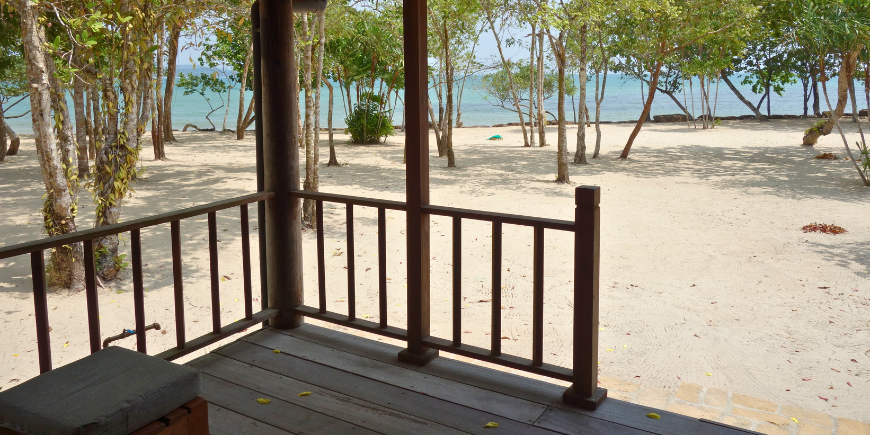 Utsikt fra verandaen i strandvilla på Green Bay Resort i Phu Quoc
