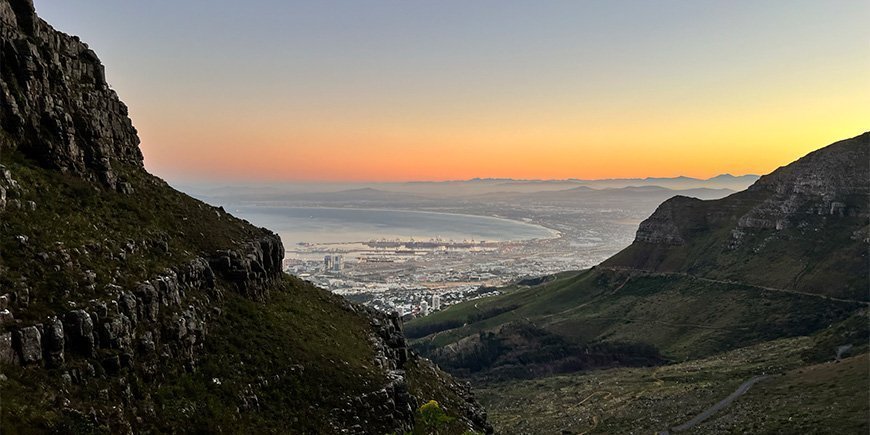 Utsikt over Cape Town fra Table Mountain ved soloppgang