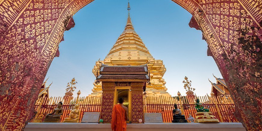 Munk ved Wat Phra That Doi Suthep-tempelet i Chiang Mai i Thailand