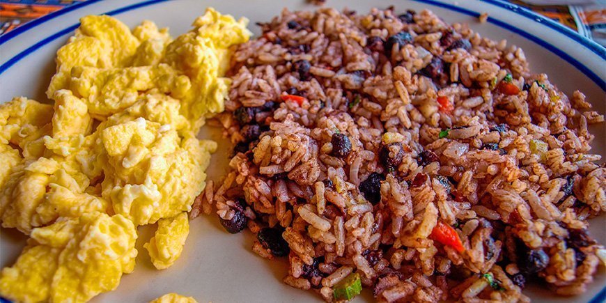 Gallo Pinto med eggerøre