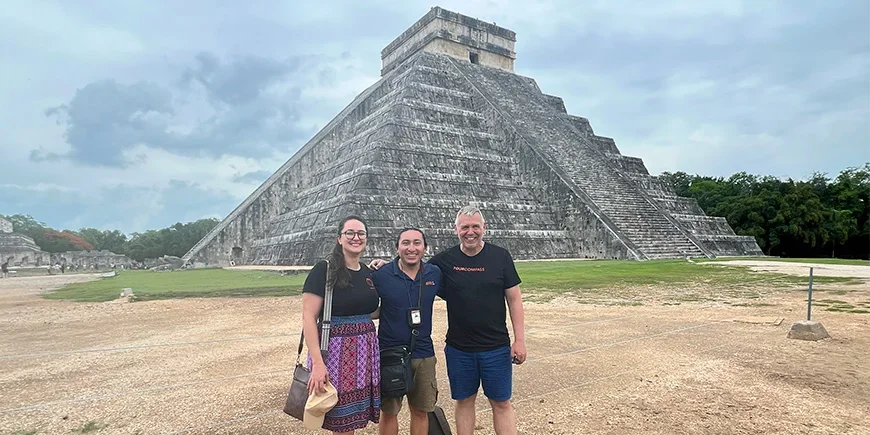 Chrismarie og Tom foran Chichen Itza
