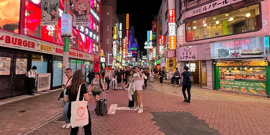 TourCompass-ansatt utforsker området rundt Shibuya