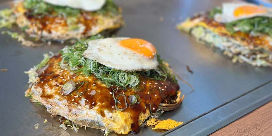 En Hiroshima-stil Okonomiyaki