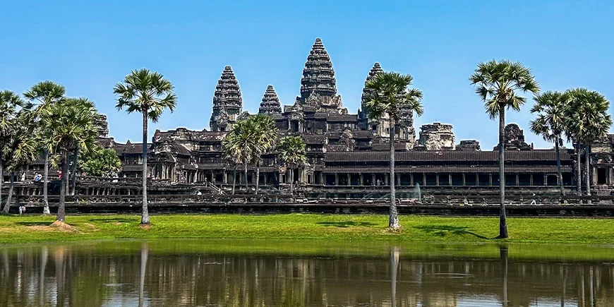 Blå himmel over Angkor i Siem Reap i Kambodsja