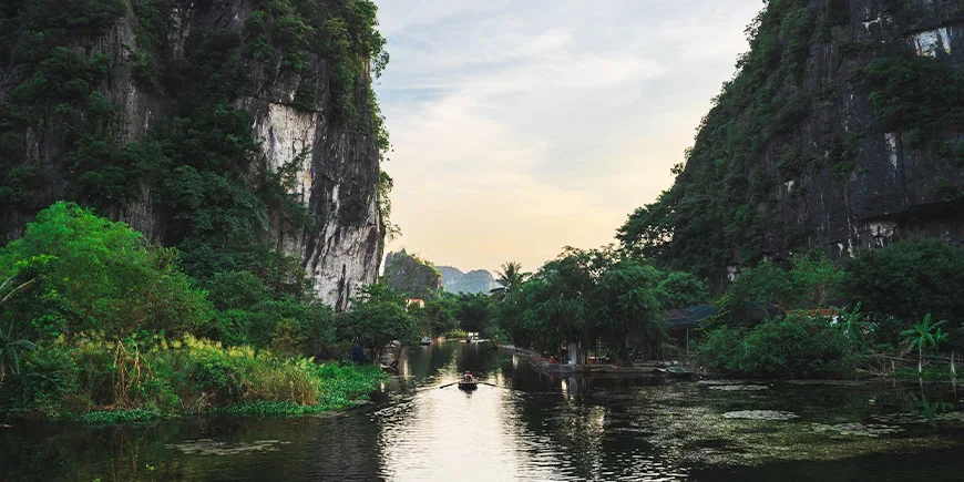 Ninh Binhs kalksteinsklipper i det nordlige Vietnam