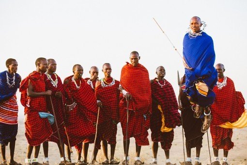 Masaienes glade sang og høye hopp