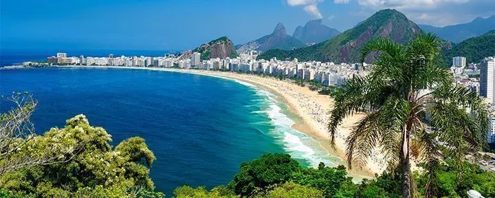 Copacabana-stranden og Sukkertoppen sett fra luften i Rio de Janeiro, Brasil