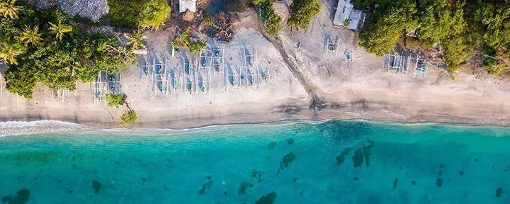 Oversiktsbilde fra strand i Indonesia