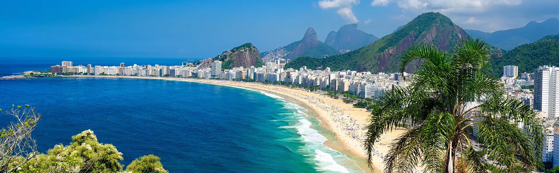 Copacabana-stranden og Sukkertoppen sett fra luften i Rio de Janeiro, Brasil