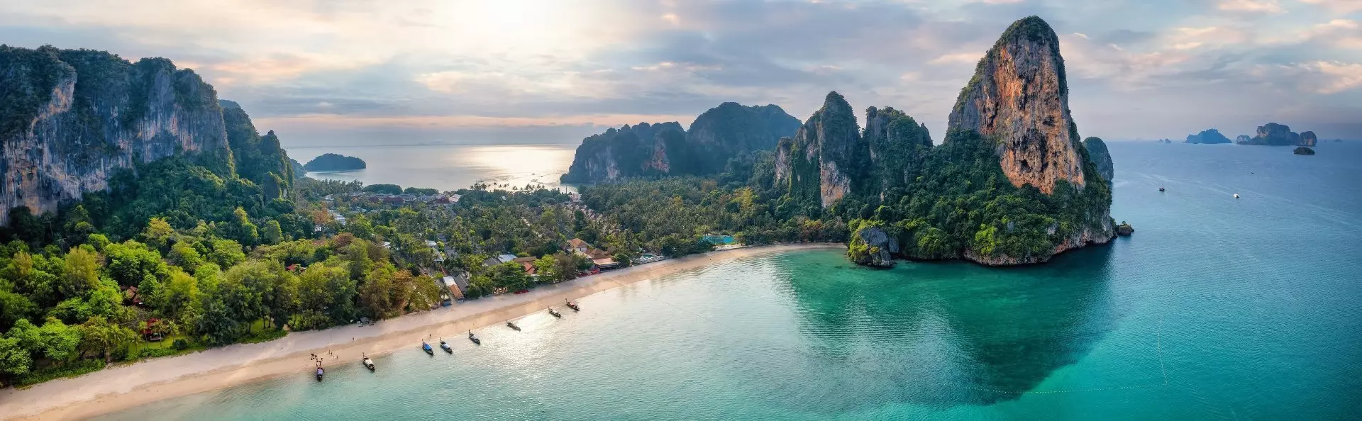 Panoramautsikt over Railay-stranden i Krabi, Thailand