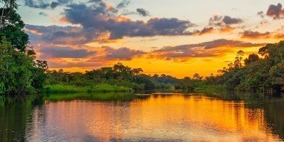 Solnedgang over Amazonas-elven