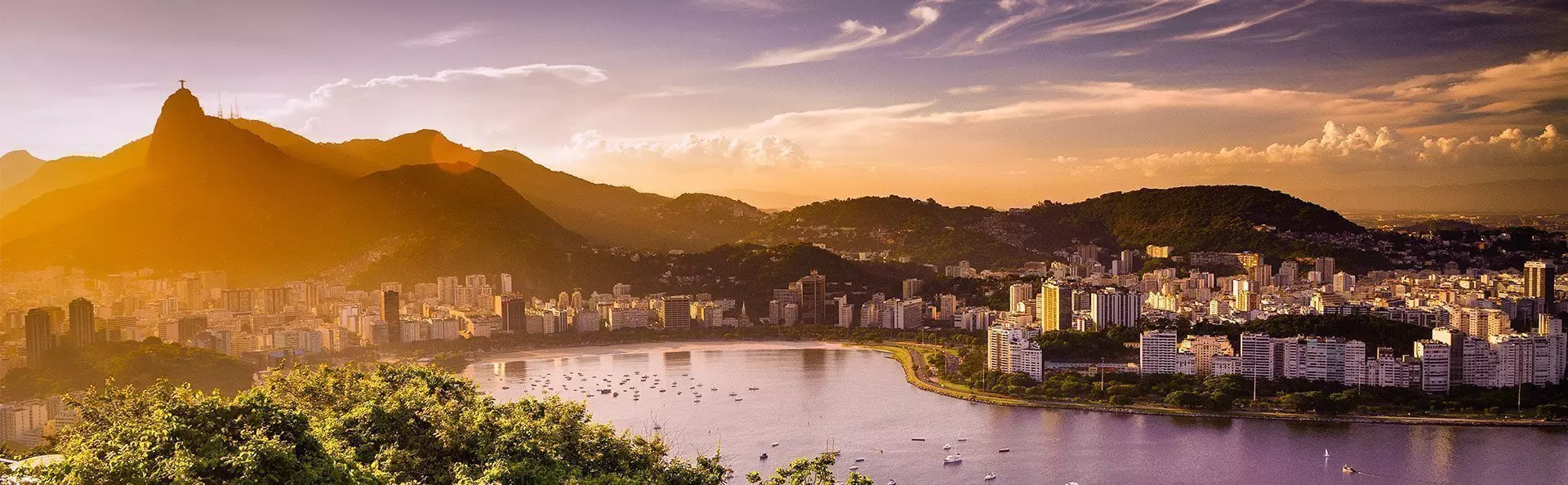 Luftfoto av Kristus forløseren-monumentet og Corcovado-fjellet i Rio de Janeiro, Brasil